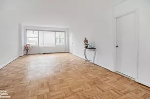 77 W 55th St, New York City, NY 10019 - Photo 3