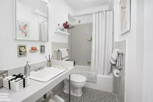 77 W 55th St, New York City, NY 10019 - Photo 5