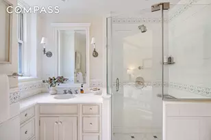 320 E 72nd St, New York City, NY 10021 - Photo 11