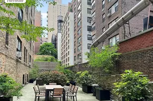 245 E 72nd St, New York City, NY 10021 - Photo 11