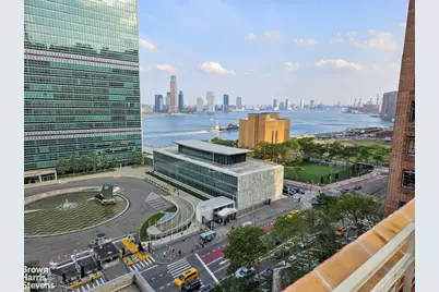 333 E 43rd Street #103, New York City, NY 10017 - Photo 9