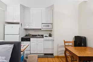 333 E 43rd St, New York City, NY 10017 - Photo 3