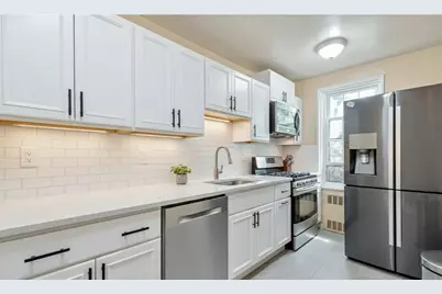 140-18 Burden Crescent #611, Briarwood, NY 11435 - Photo 5