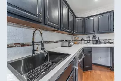 357 E 26th Street, New York City, NY 11226 - Photo 5