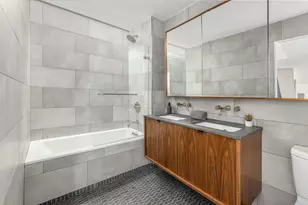 318 W 52nd St, New York City, NY 10019 - Photo 19