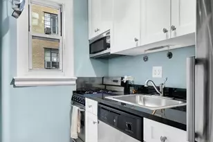 304 W 75th St, New York City, NY 10023 - Photo 3