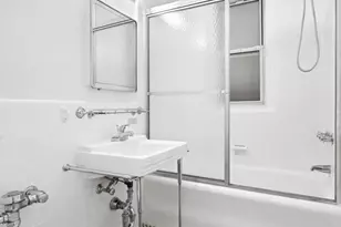 439 E 51st St, New York City, NY 10022 - Photo 13