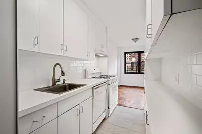 347 E 53rd Street #7D, New York City, NY 10022 - Photo 3