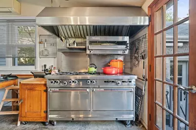 51 Dekoven Court, New York City, NY 11230 - Photo 9