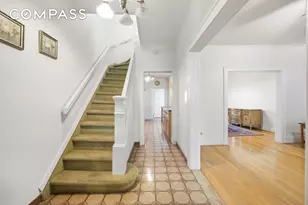 22-44 43rd St, New York City, NY 11105 - Photo 3