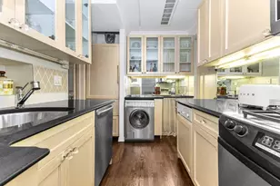 139 E 66th St, New York City, NY 10065 - Photo 5