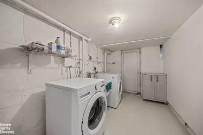 75-27 Furmanville Avenue, New York City, NY 11379 - Photo 17