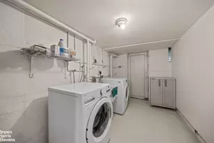 75-27 Furmanville Ave, New York City, NY 11379 - Photo 17