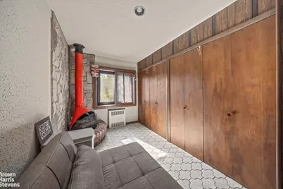 75-27 Furmanville Avenue, New York City, NY 11379 - Photo 11