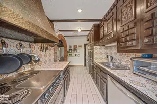 75-27 Furmanville Ave, New York City, NY 11379 - Photo 5