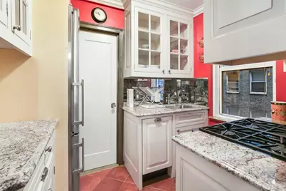 321 E 43rd Street #308, New York City, NY 10017 - Photo 5