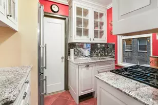 321 E 43rd St, New York City, NY 10017 - Photo 5