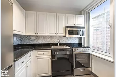 160 Central Park S #3011, New York City, NY 10019 - Photo 5