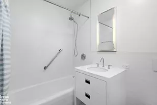 241 W 19th St, New York, NY 10011 - Photo 11