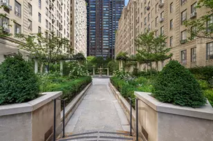 350 W 57th St, New York City, NY 10019 - Photo 21