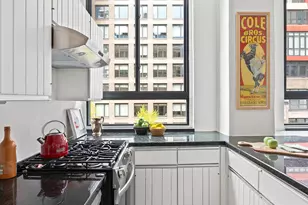 348 W 38th St, New York City, NY 10018 - Photo 5