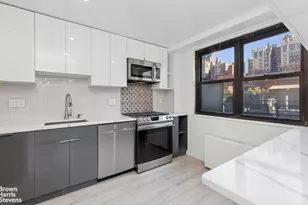 305 E 40th St, New York City, NY 10017 - Photo 9