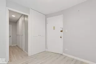 305 E 40th St, New York City, NY 10017 - Photo 7