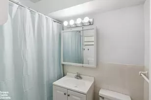 305 E 40th St, New York City, NY 10017 - Photo 11