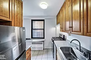 305 E 40th St, New York City, NY 10017 - Photo 5