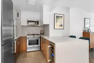 305 E 24th St, New York City, NY 10010 - Photo 3