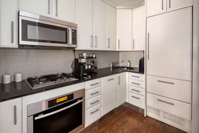200 E 89th Street #10E, New York City, NY 10128 - Photo 3