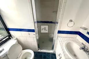 51-28 35th St, New York, NY 11101 - Photo 7