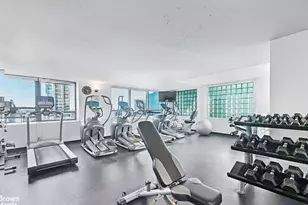 240 E 47th St, New York, NY 10017 - Photo 15