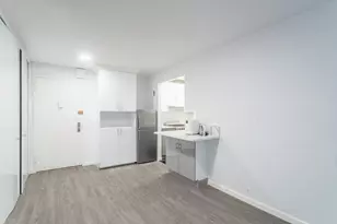 201 E 36th St, New York, NY 10016 - Photo 5