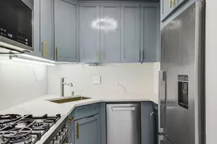 305 E 24th St, New York City, NY 10010 - Photo 3