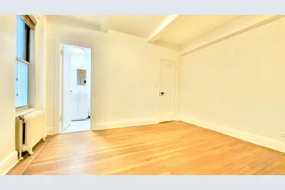 325 W 45th Street #309, New York City, NY 10036 - Photo 5