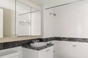 425 Main St, New York City, NY 10044 - Photo 7