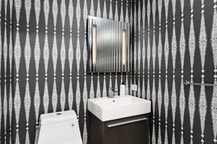 330 E 38th St, New York City, NY 10016 - Photo 9