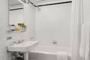 353 W 56th St, New York City, NY 10019 - Photo 5