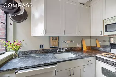 333 E 43rd Street #922, New York, NY 10017 - Photo 5