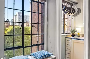 333 E 43rd St, New York, NY 10017 - Photo 3