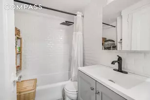 5 Charles St, New York, NY 10014 - Photo 3