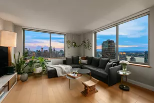 101 W 67th St, New York City, NY 10023 - Photo 3