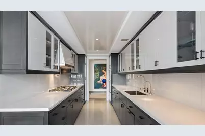 21 E 61st Street #8F, New York City, NY 10065 - Photo 9