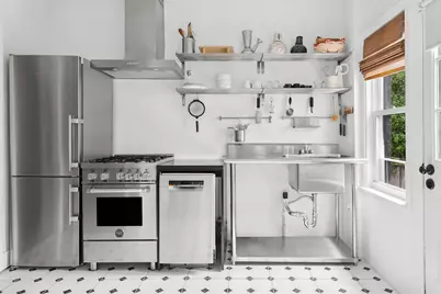 25 Veronica Place, New York City, NY 11226 - Photo 3