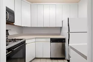 300 E 40th St, New York City, NY 10016 - Photo 3