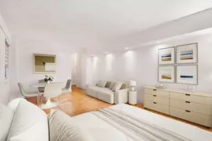 321 E 45th St, New York City, NY 10017 - Photo 3