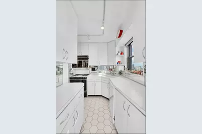 360 E 72nd Street #C3301, New York City, NY 10021 - Photo 11
