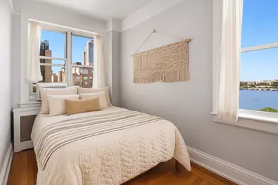 304 W 75th Street #17A, New York City, NY 10023 - Photo 3