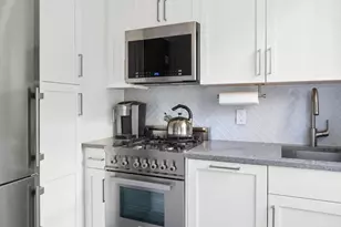 400 E 52nd St, New York City, NY 10022 - Photo 5